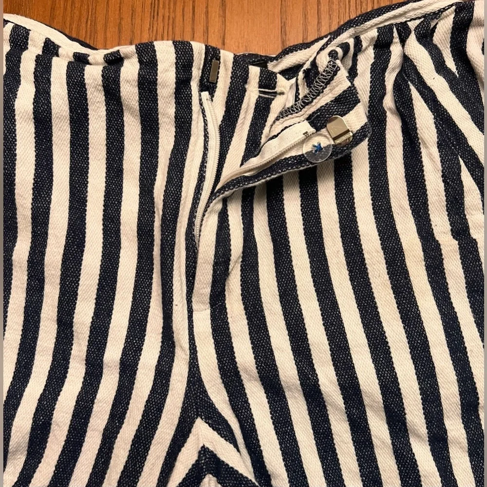 Banana Republic Factory Navy Blue & White‎ Striped Linen 3.5” Shorts Size 8